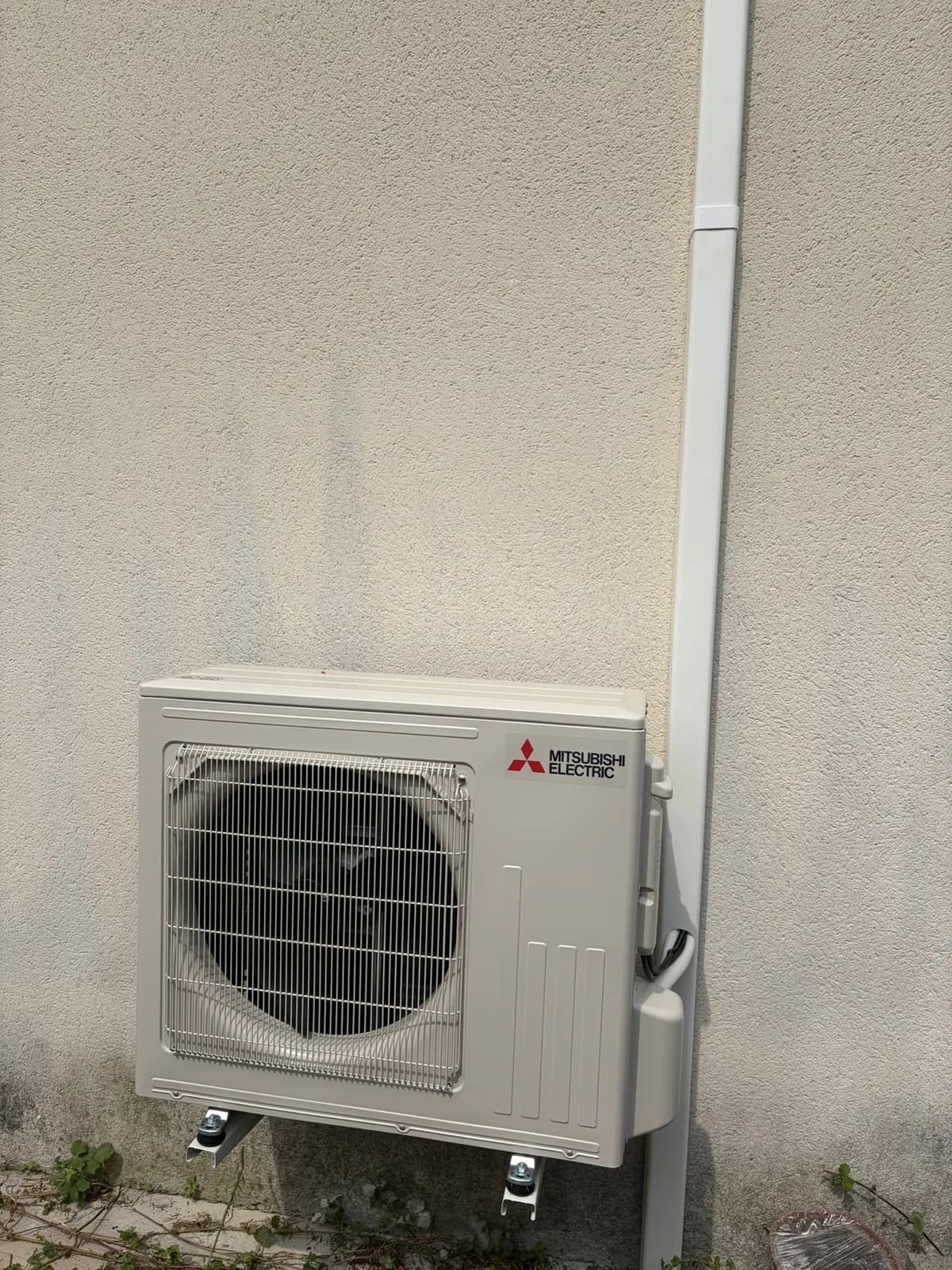 Pose de climatisation Mitsubishi mono-split dans une chambre à Blagnac par le réseau Kilmo